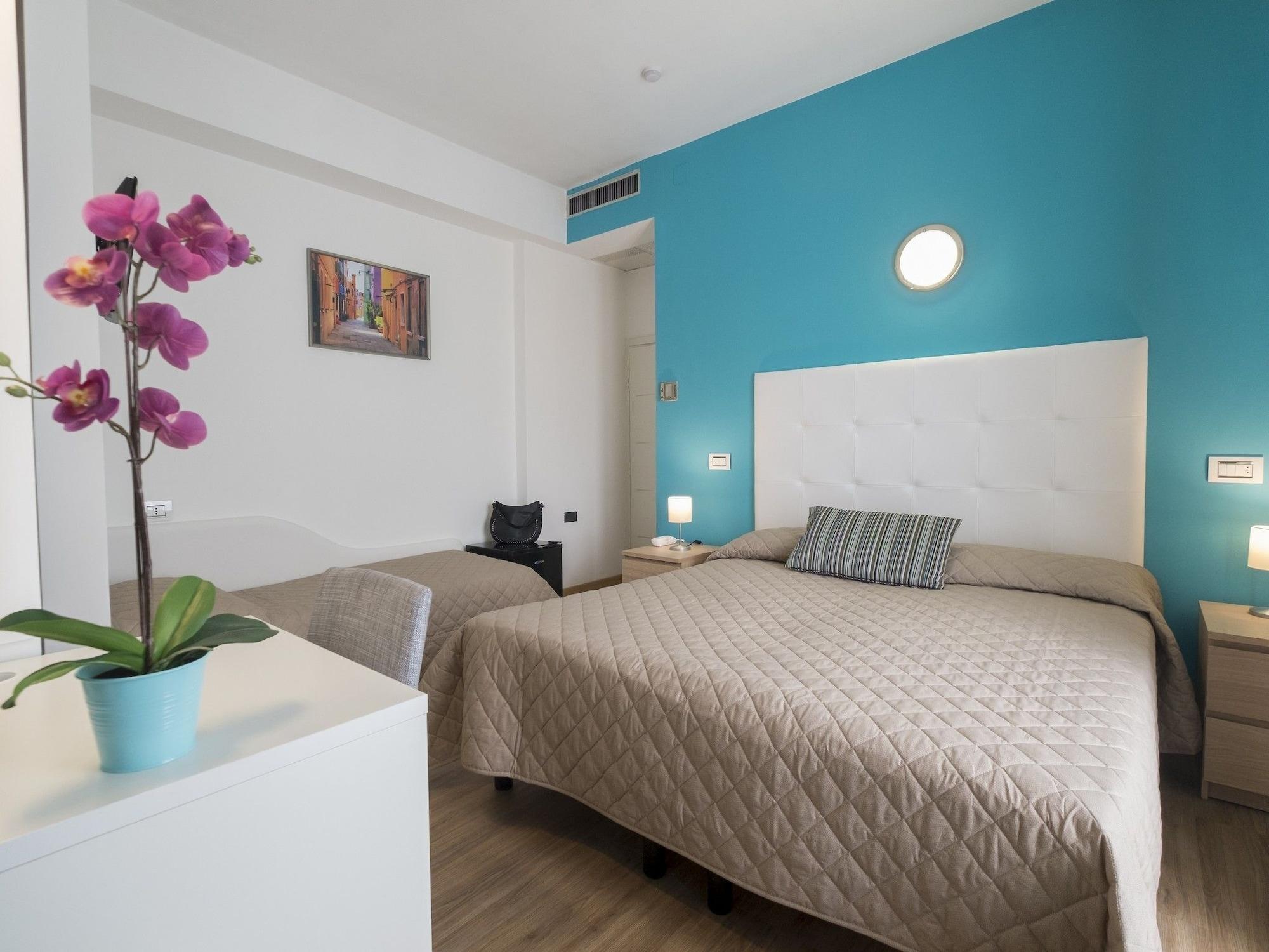 Hotel Levante Римини Екстериор снимка