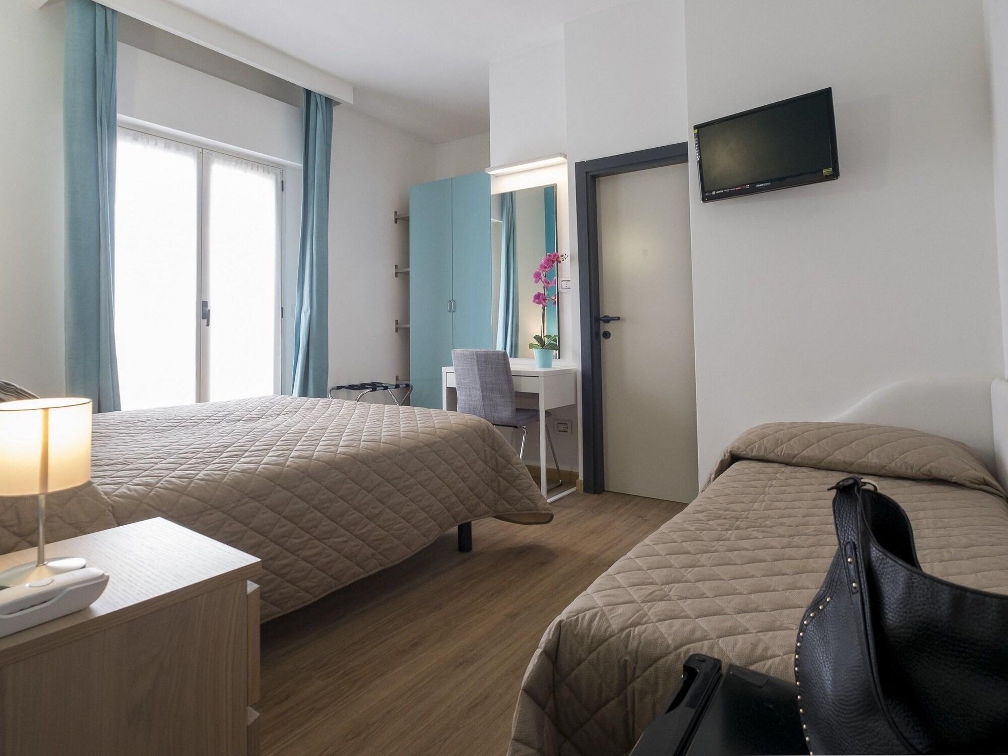 Hotel Levante Римини Екстериор снимка