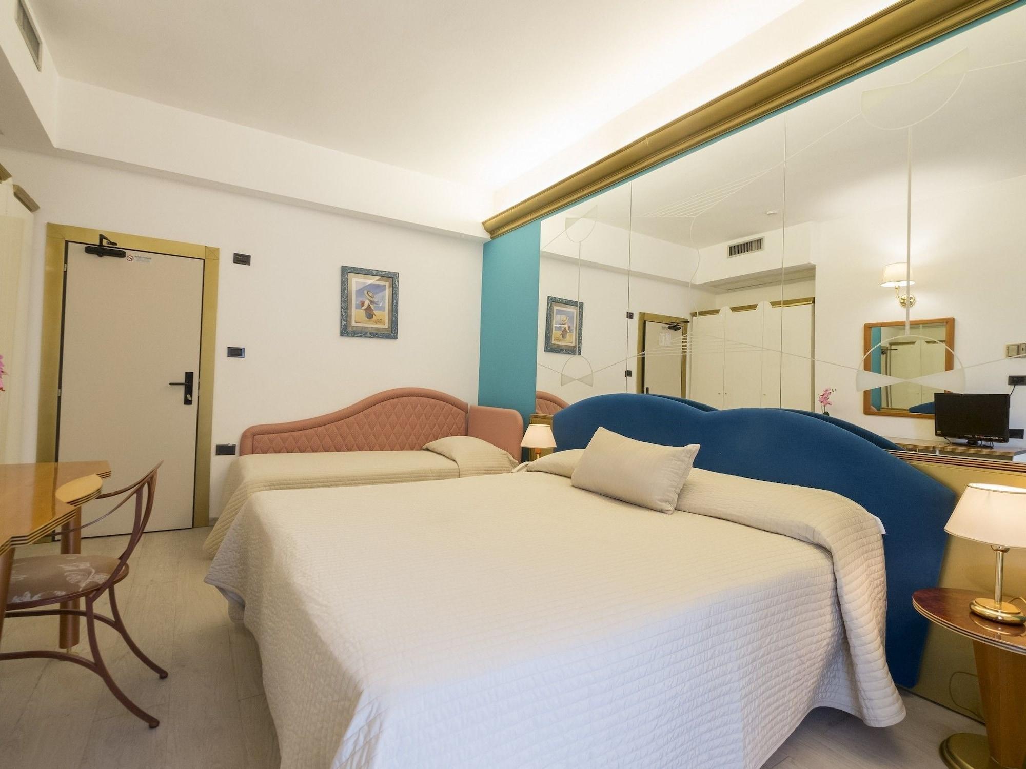 Hotel Levante Римини Екстериор снимка