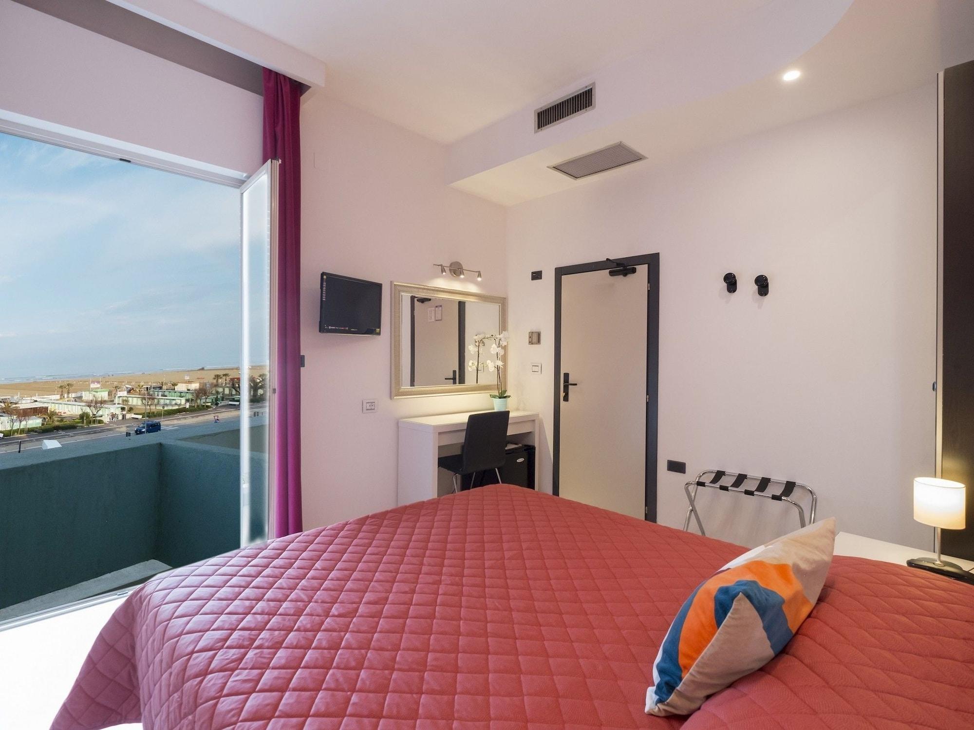 Hotel Levante Римини Екстериор снимка