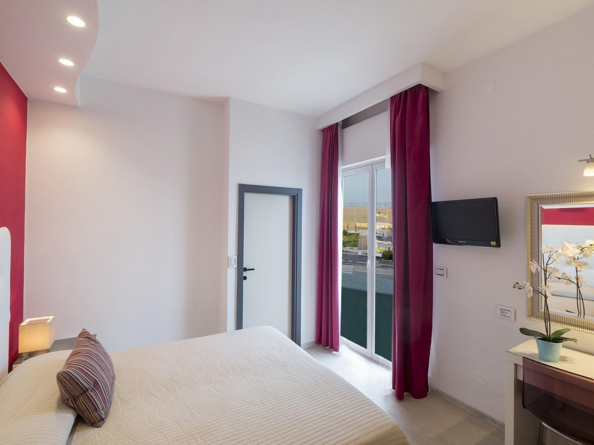 Hotel Levante Римини Екстериор снимка