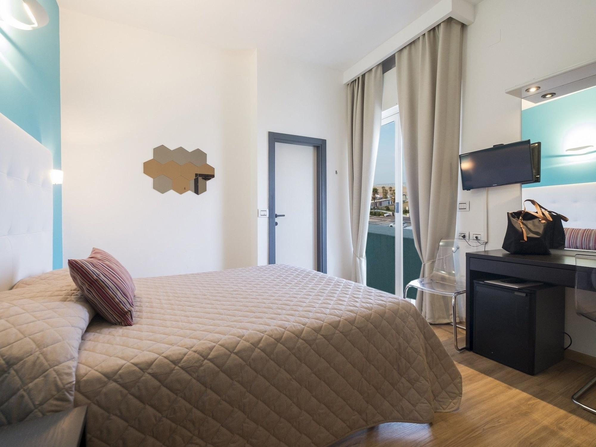 Hotel Levante Римини Екстериор снимка