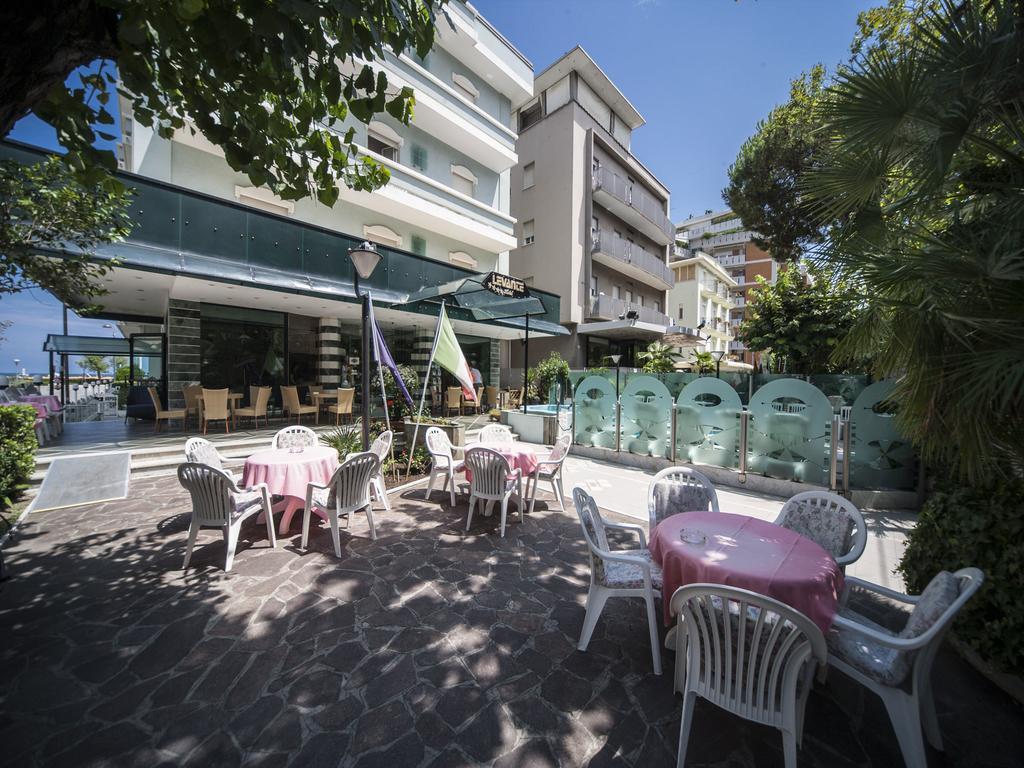 Hotel Levante Римини Екстериор снимка