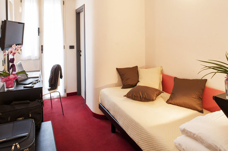 Hotel Levante Римини Екстериор снимка