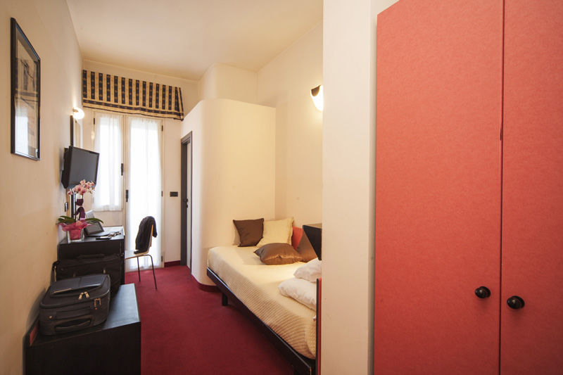 Hotel Levante Римини Екстериор снимка