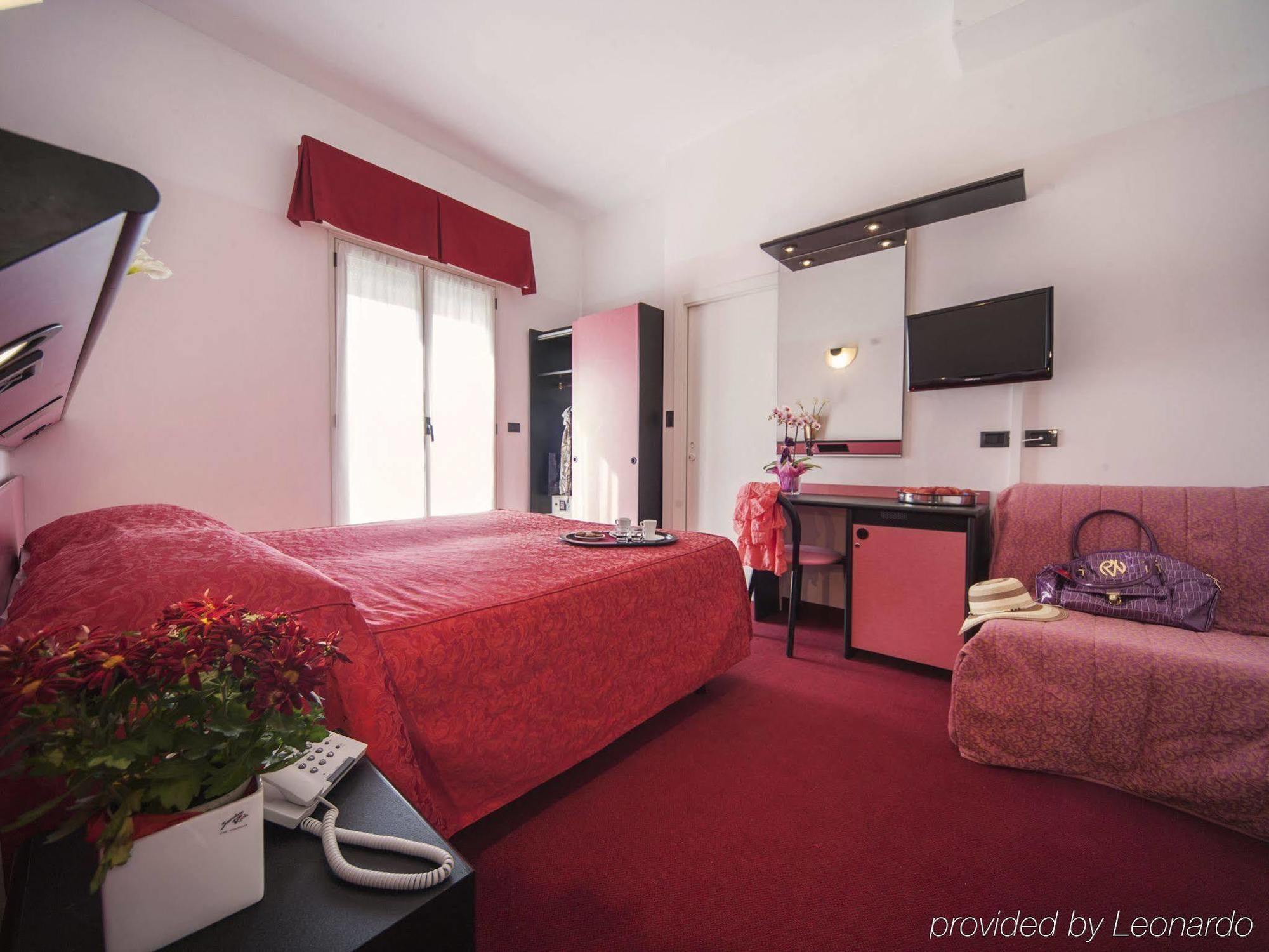 Hotel Levante Римини Екстериор снимка