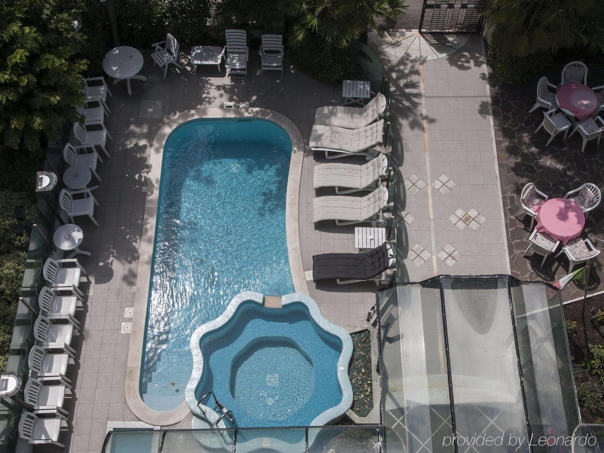 Hotel Levante Римини Екстериор снимка
