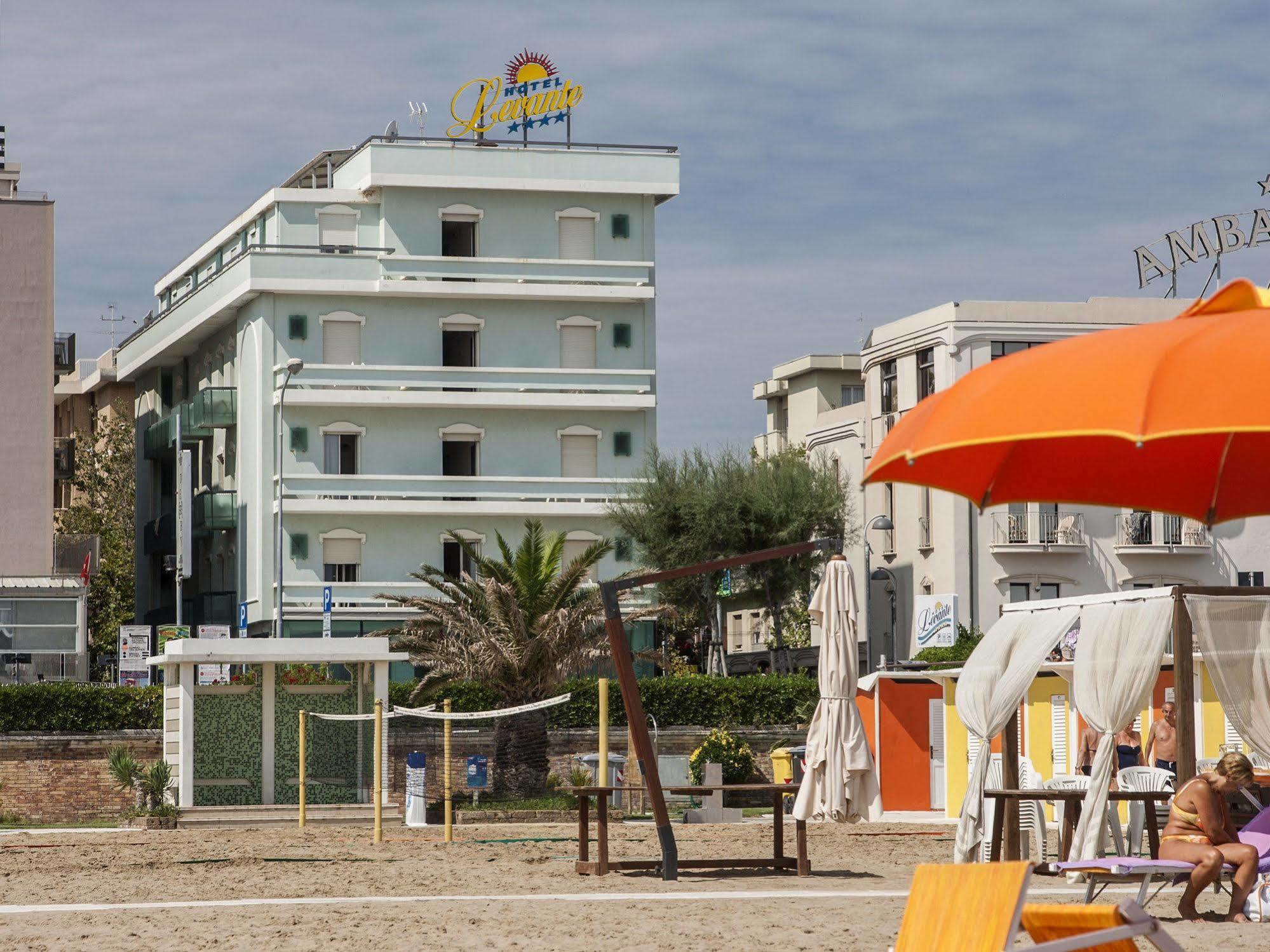 Hotel Levante Римини Екстериор снимка