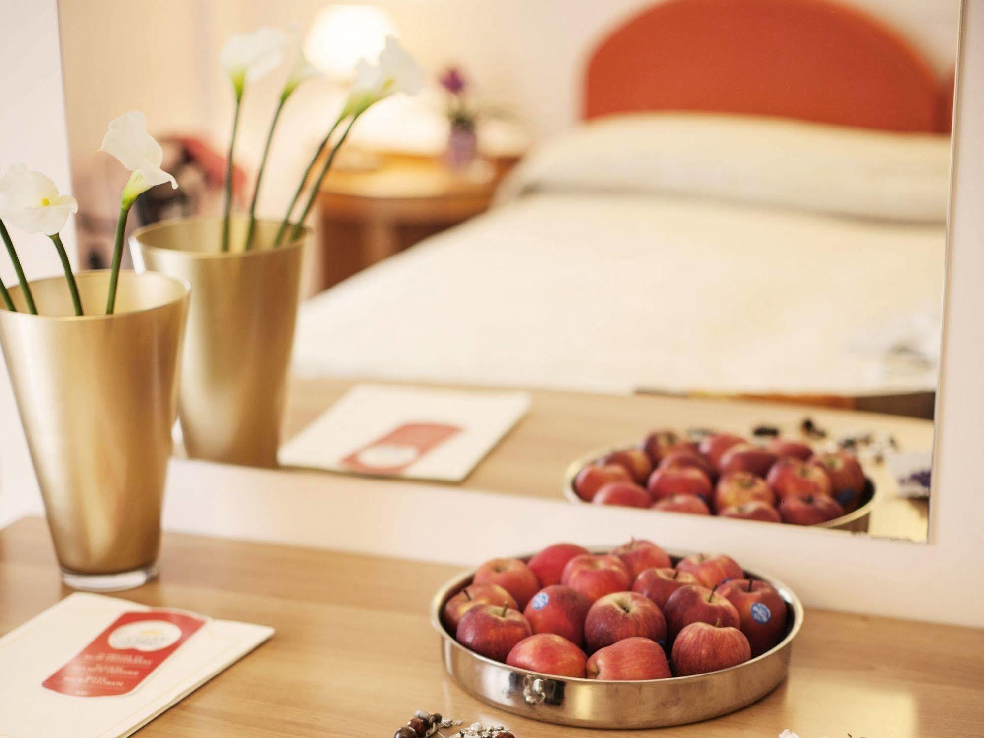 Hotel Levante Римини Екстериор снимка