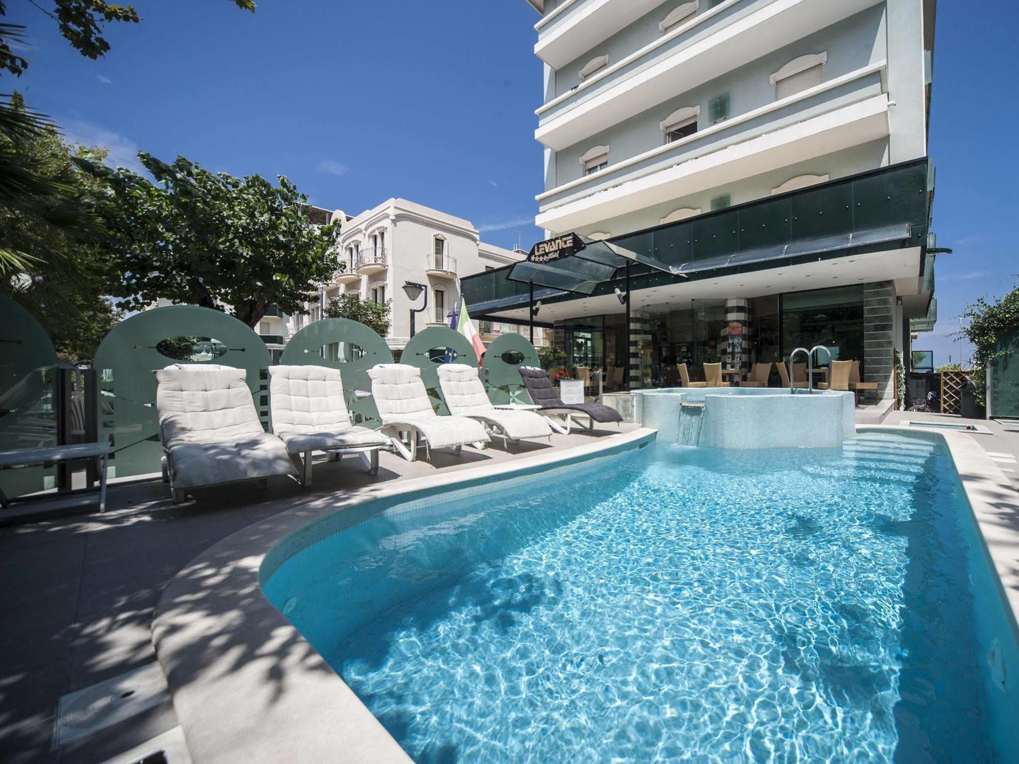 Hotel Levante Римини Екстериор снимка