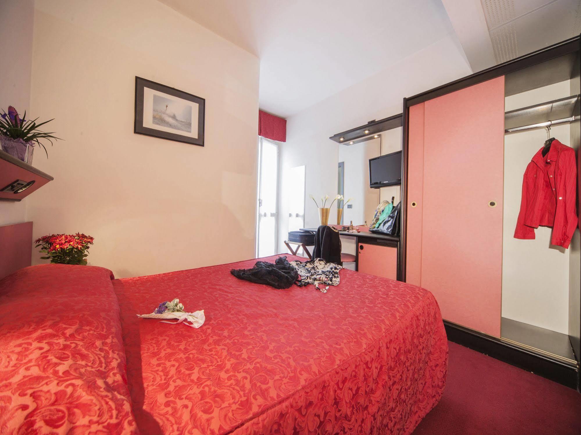 Hotel Levante Римини Екстериор снимка